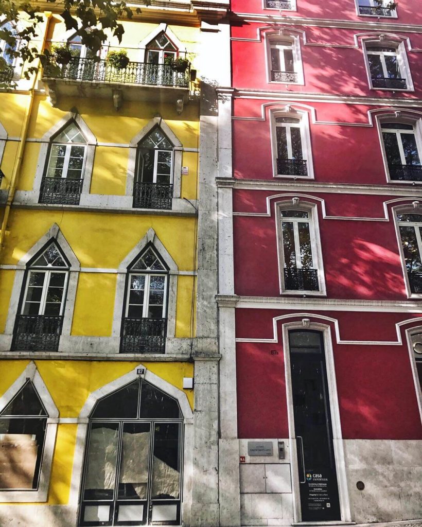 Barevné domečky v Lisabonu
