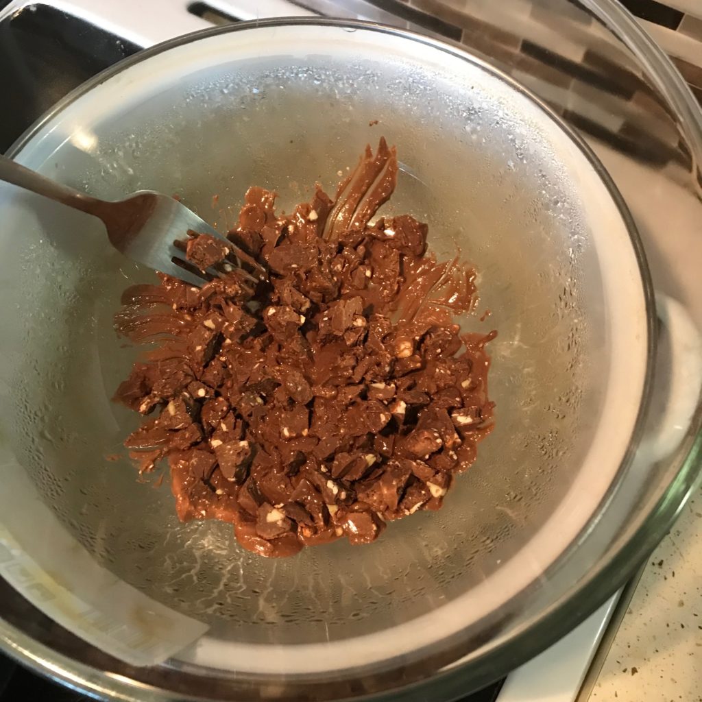 Příprava čokoládových tyčinek Lotus Biscoff Toblerone