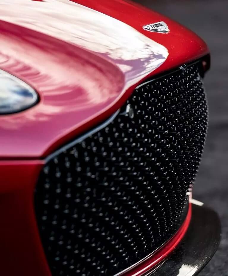 předek vozu DBS SUPERLEGGERA